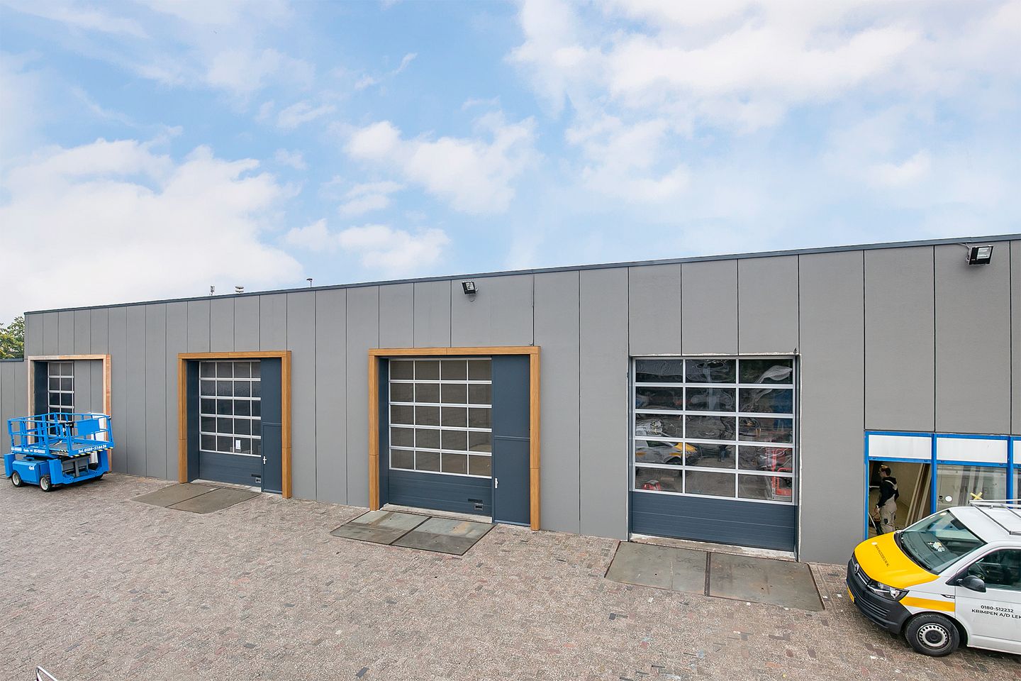 View photo 2 of Van Utrechtweg 36-h