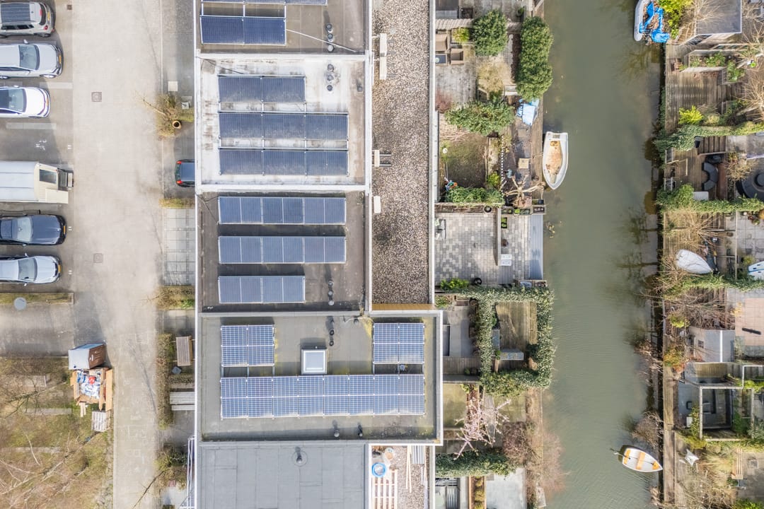 Spacious Waterfront Family Home with Private Jetty in Utrecht — 62