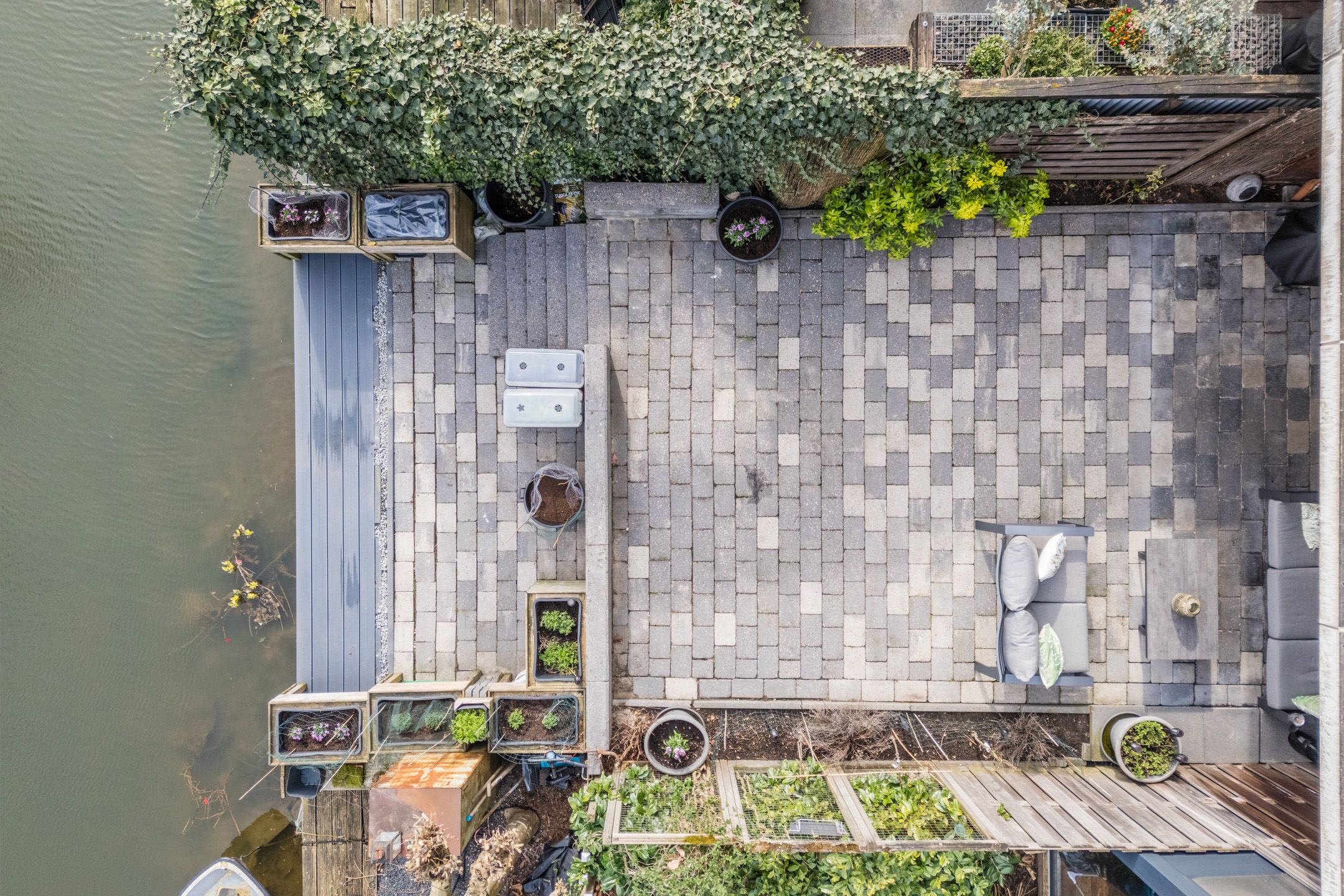 Spacious Waterfront Family Home with Private Jetty in Utrecht — 63