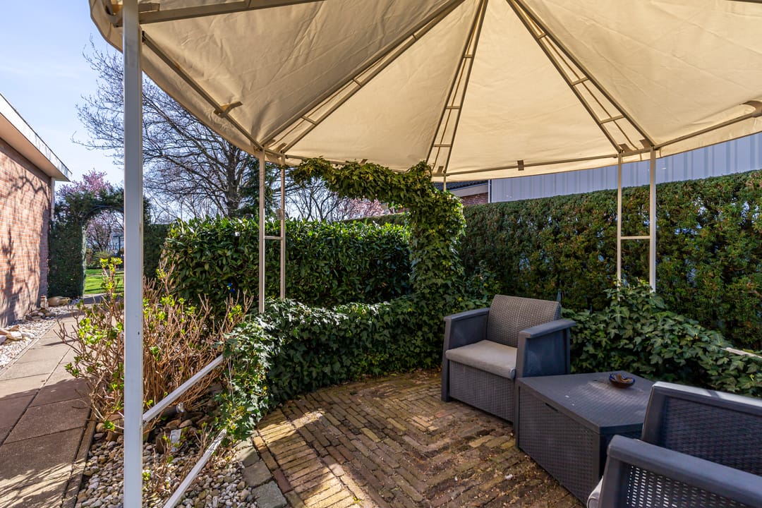 Vrijstaande levensloopbestendige woning met garage en royale siertuin in Poeldijk — 38