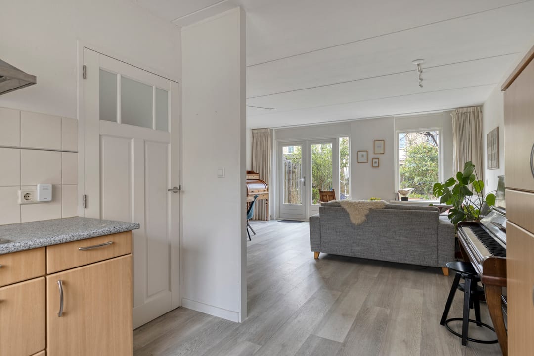Spacious Family Home with West-Facing Garden in Wervenbuurt — 13