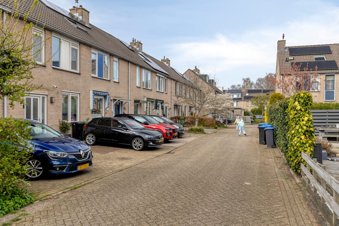 Spacious Family Home with West-Facing Garden in Wervenbuurt — 38