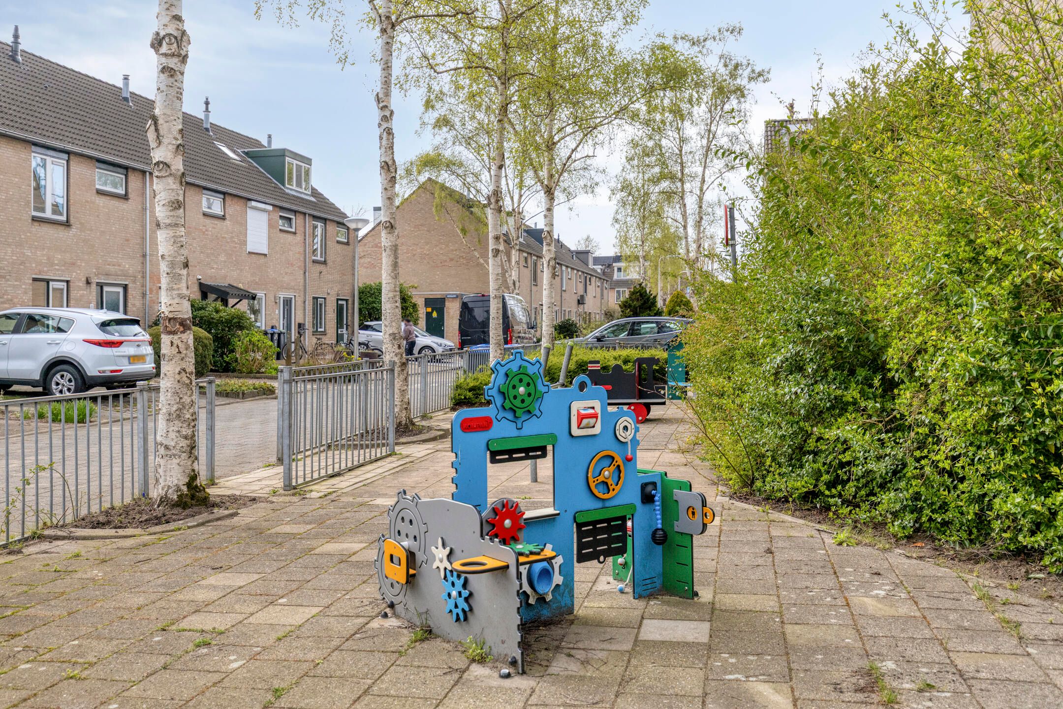 Spacious Family Home with West-Facing Garden in Wervenbuurt — 39
