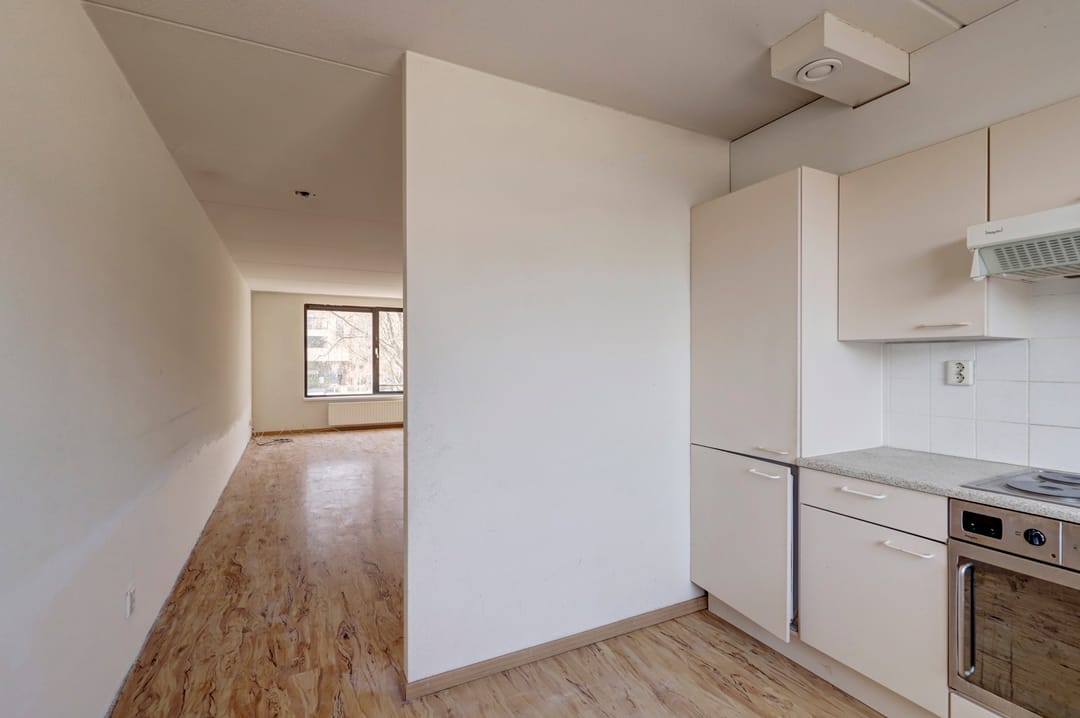 Corner Maisonette with Three Bedrooms and Abundant Natural Light — 16