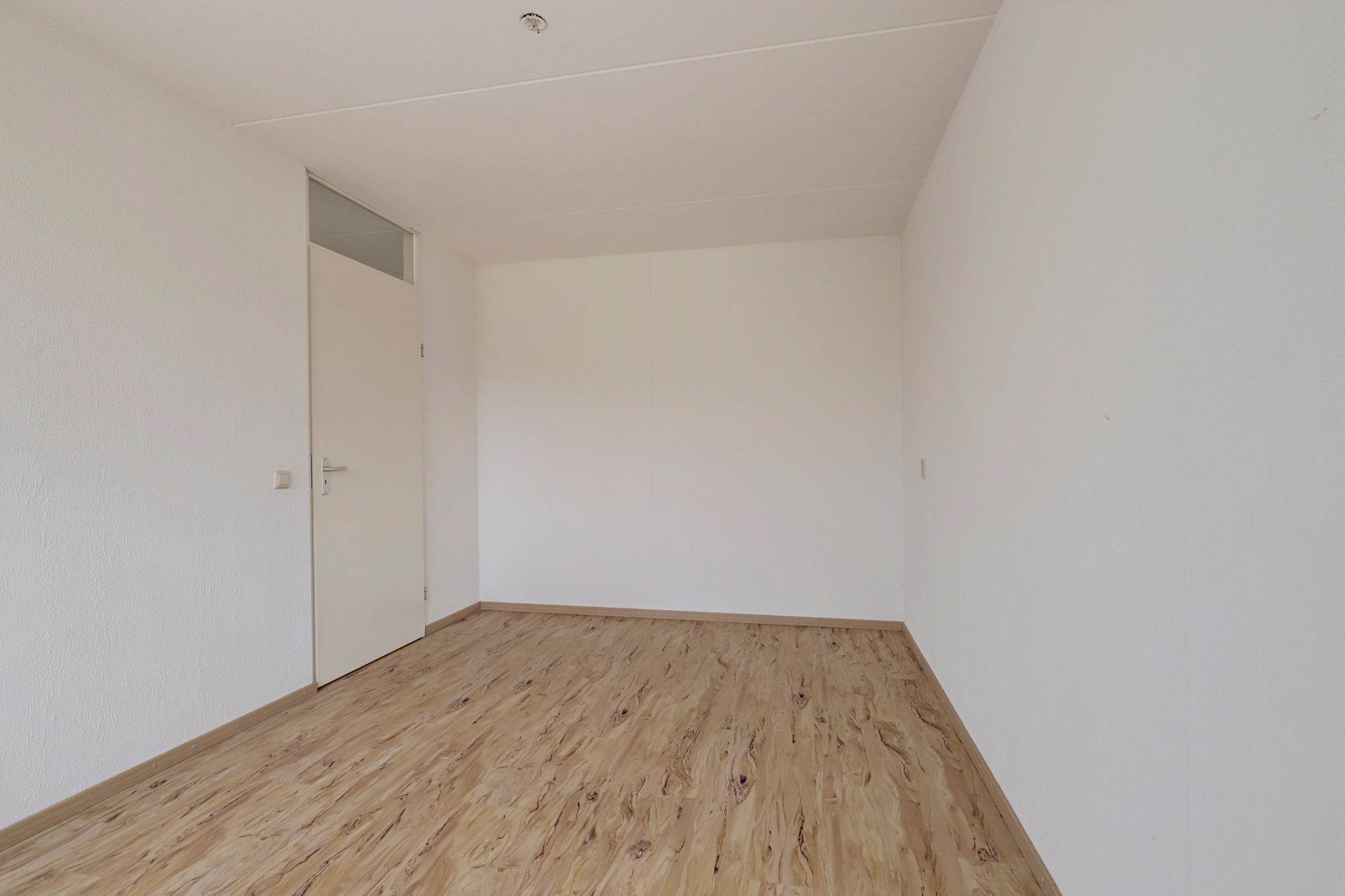 Corner Maisonette with Three Bedrooms and Abundant Natural Light — 21