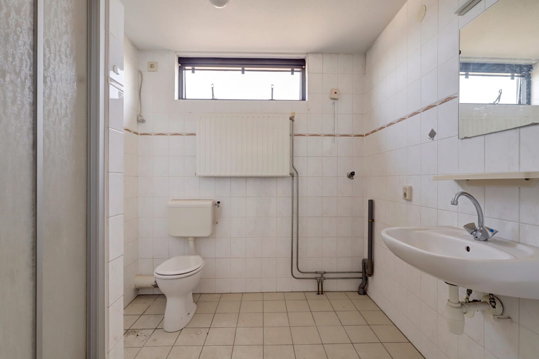 Corner Maisonette with Three Bedrooms and Abundant Natural Light — 22