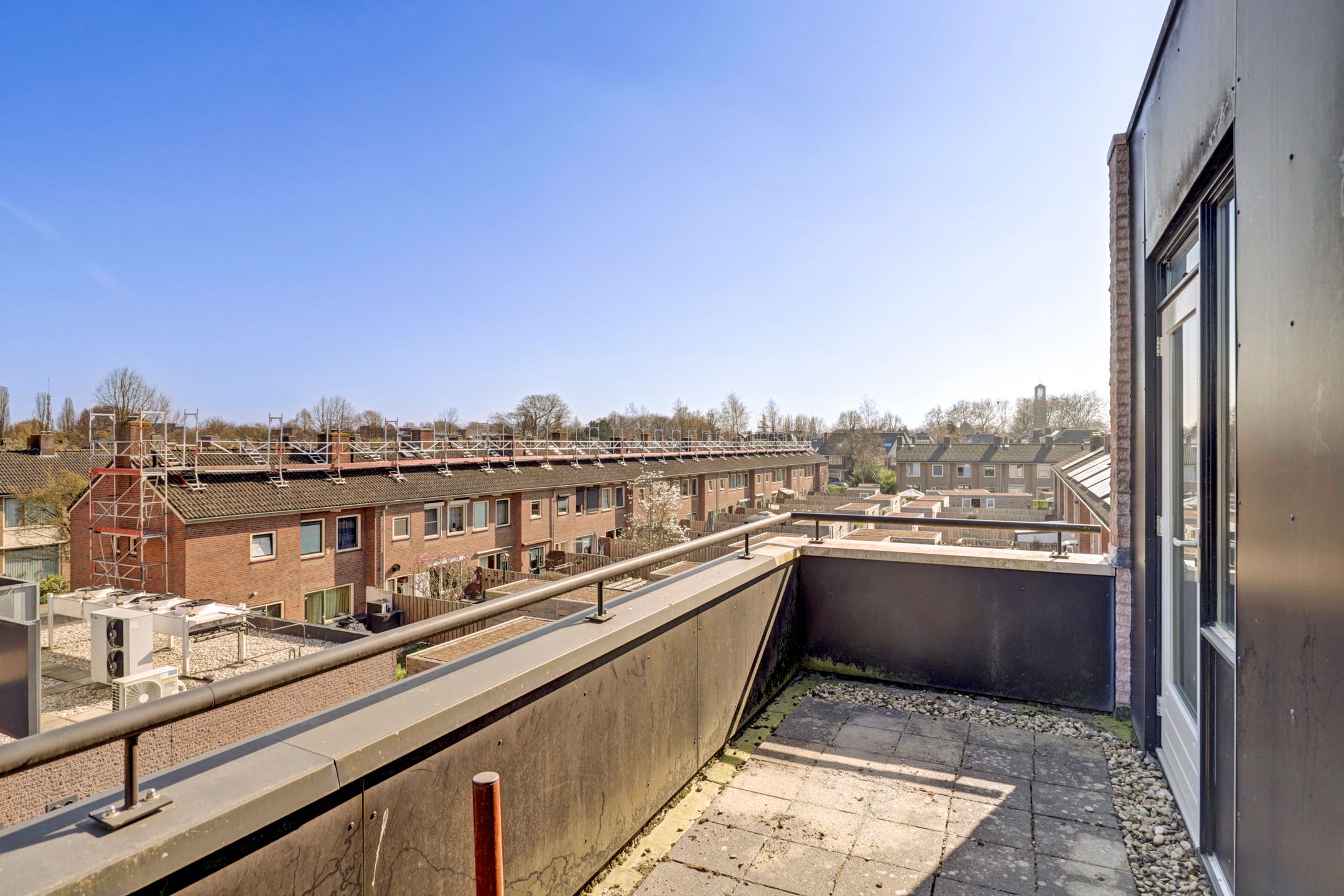Corner Maisonette with Three Bedrooms and Abundant Natural Light — 27