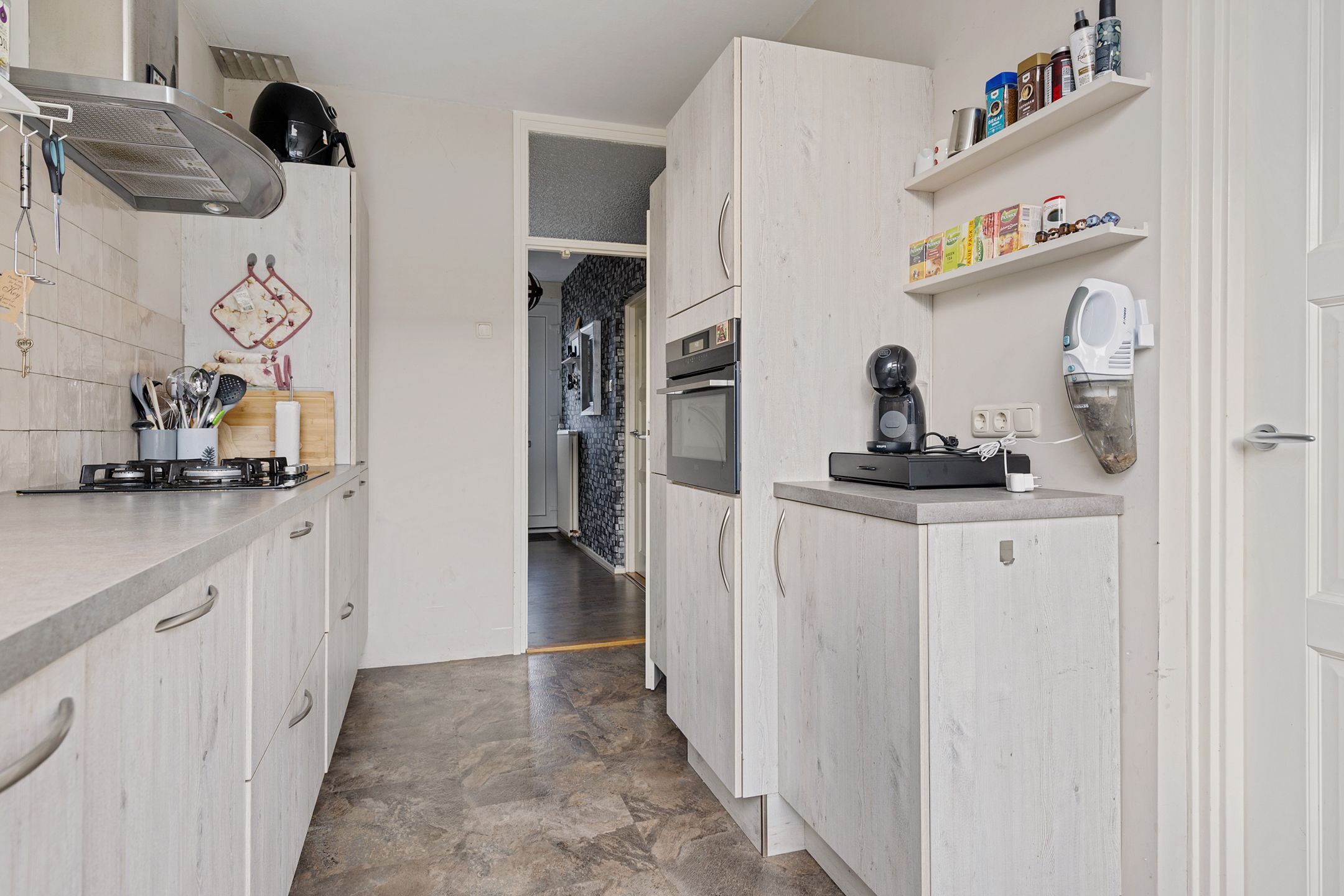 Spacious Four-Bedroom Family Home with Solar Panels in Child-Friendly Hoogezand — 12