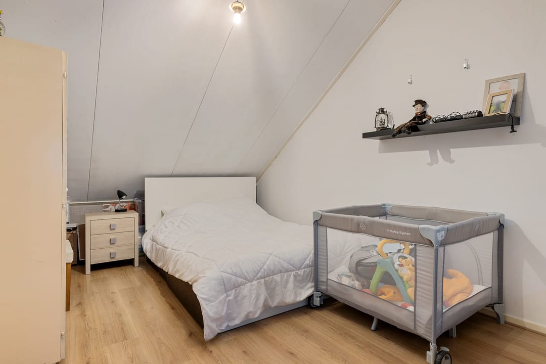 Spacious Four-Bedroom Family Home with Solar Panels in Child-Friendly Hoogezand — 26