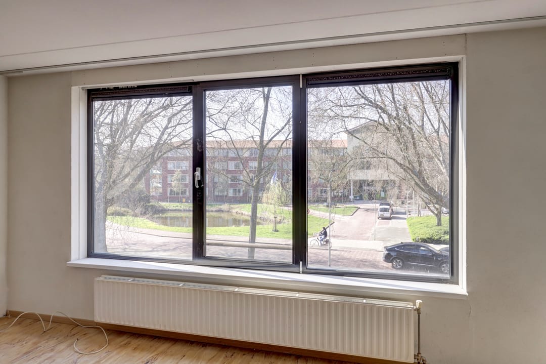 Corner Maisonette with Three Bedrooms and Abundant Natural Light — 13