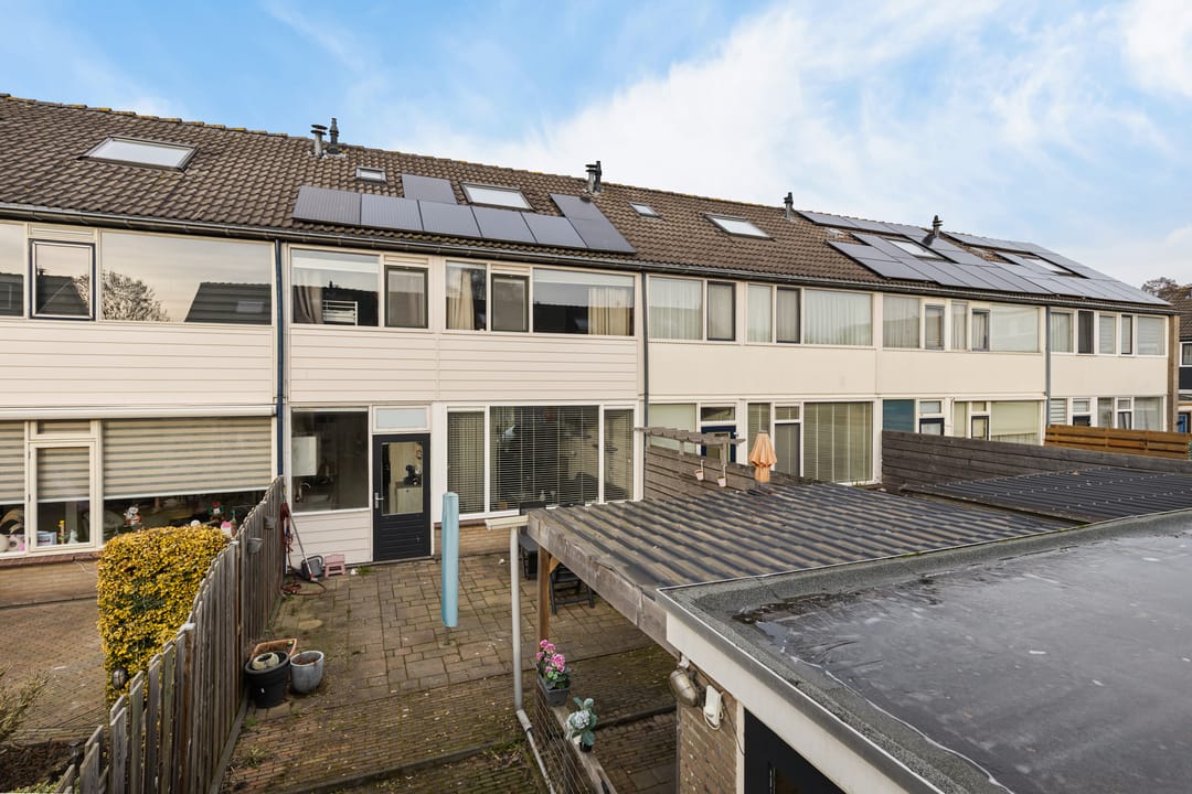 Spacious Four-Bedroom Family Home with Solar Panels in Child-Friendly Hoogezand — 28