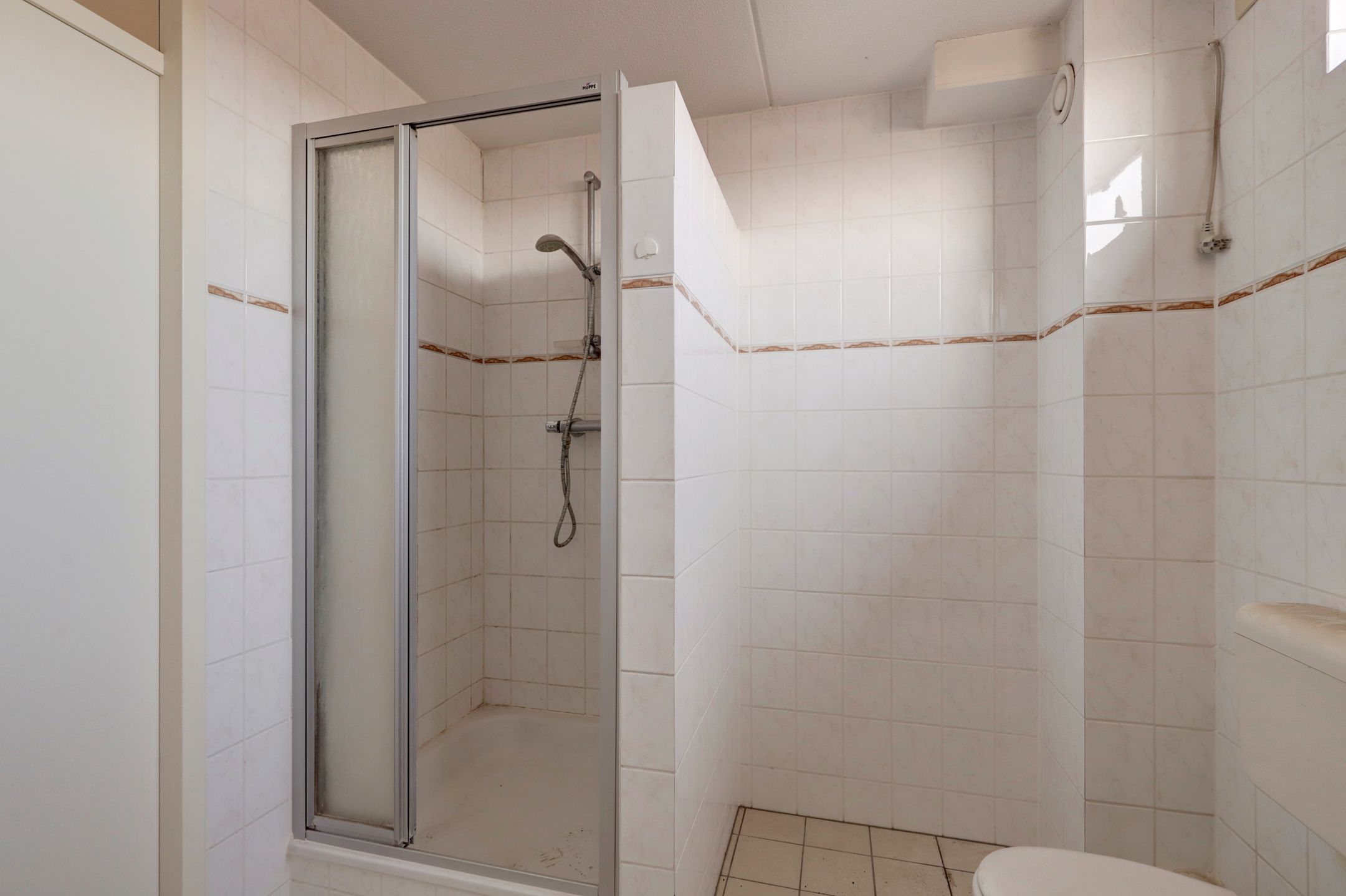 Corner Maisonette with Three Bedrooms and Abundant Natural Light — 24
