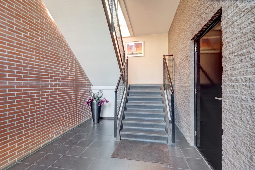 Corner Maisonette with Three Bedrooms and Abundant Natural Light — 31