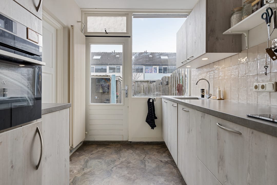 Spacious Four-Bedroom Family Home with Solar Panels in Child-Friendly Hoogezand — 13