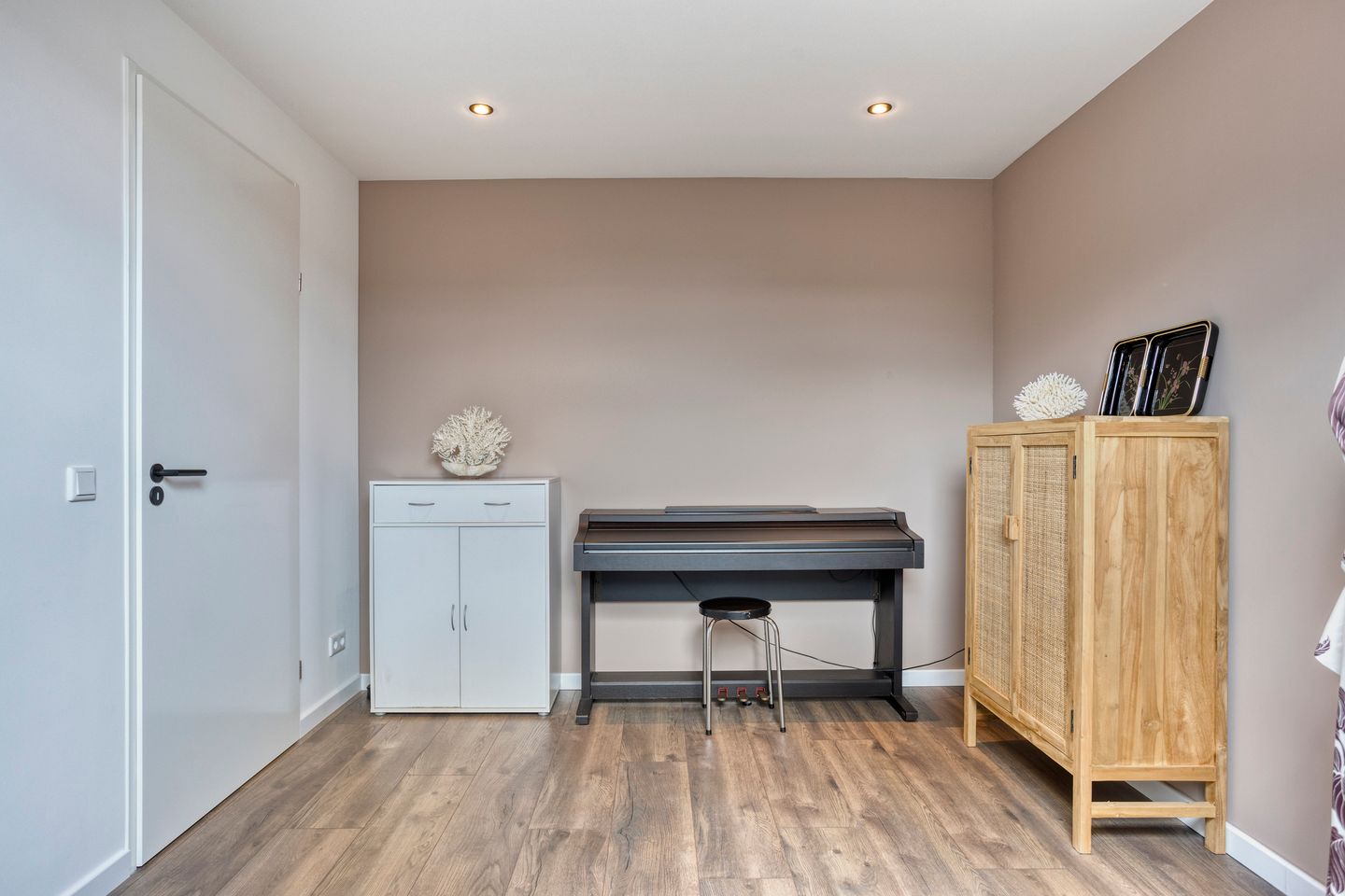 Energy-efficient corner home at the forest edge with five bedrooms and four floors — 25