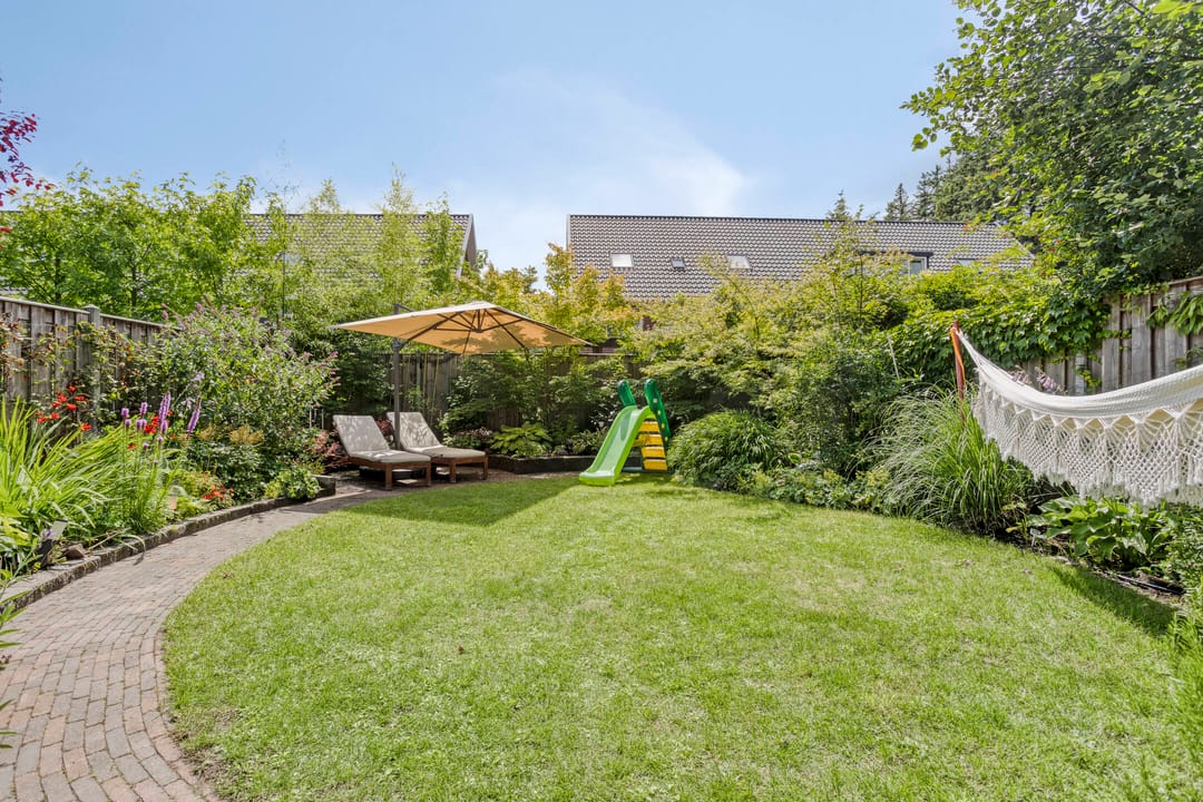 Energy-efficient corner home at the forest edge with five bedrooms and four floors — 38
