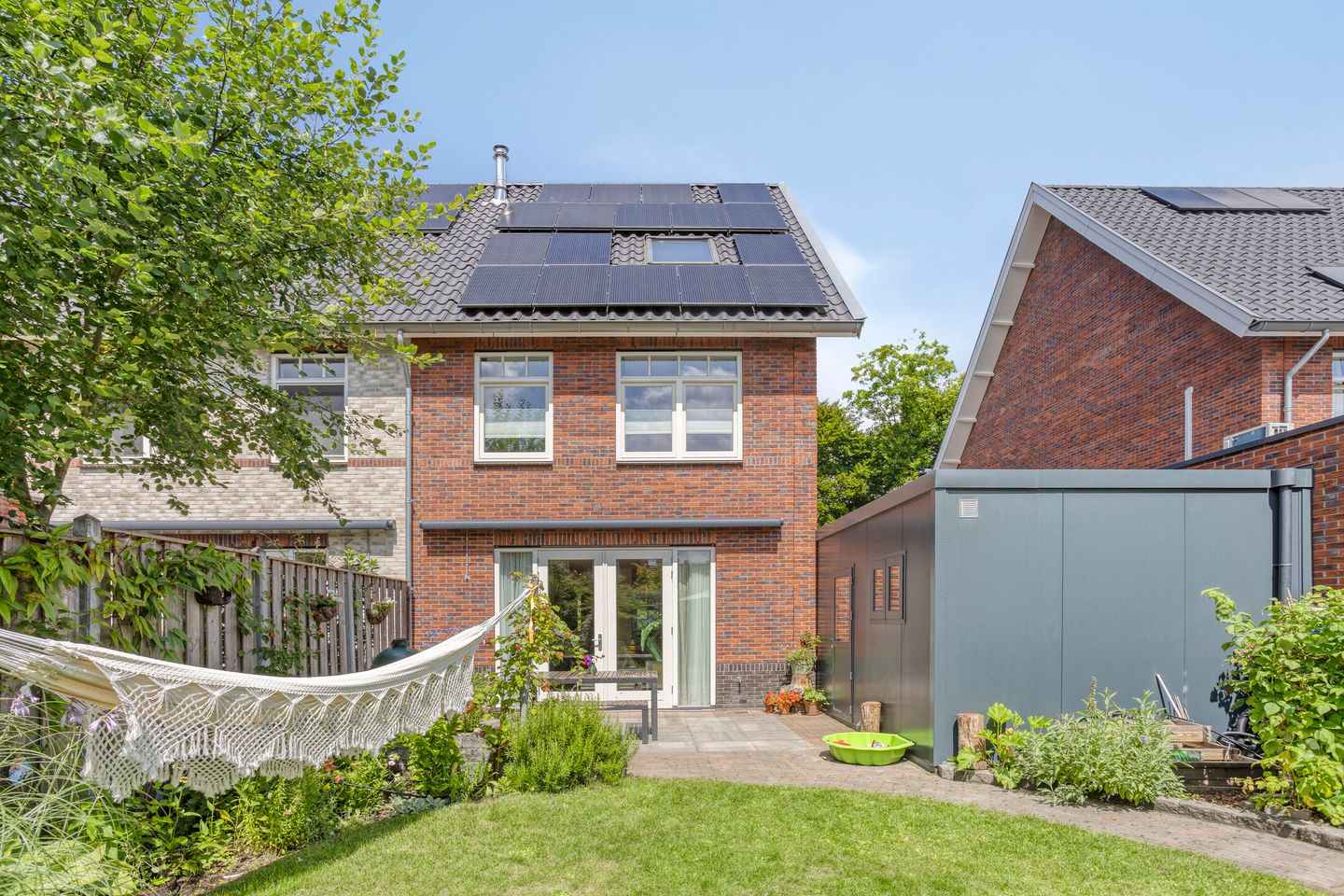 Energy-efficient corner home at the forest edge with five bedrooms and four floors — 40