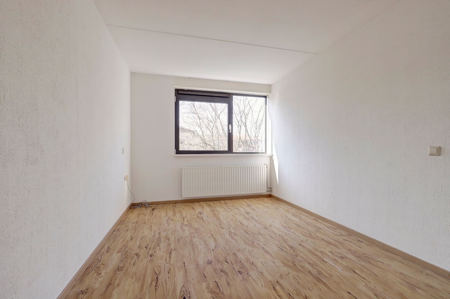 Corner Maisonette with Three Bedrooms and Abundant Natural Light — 20