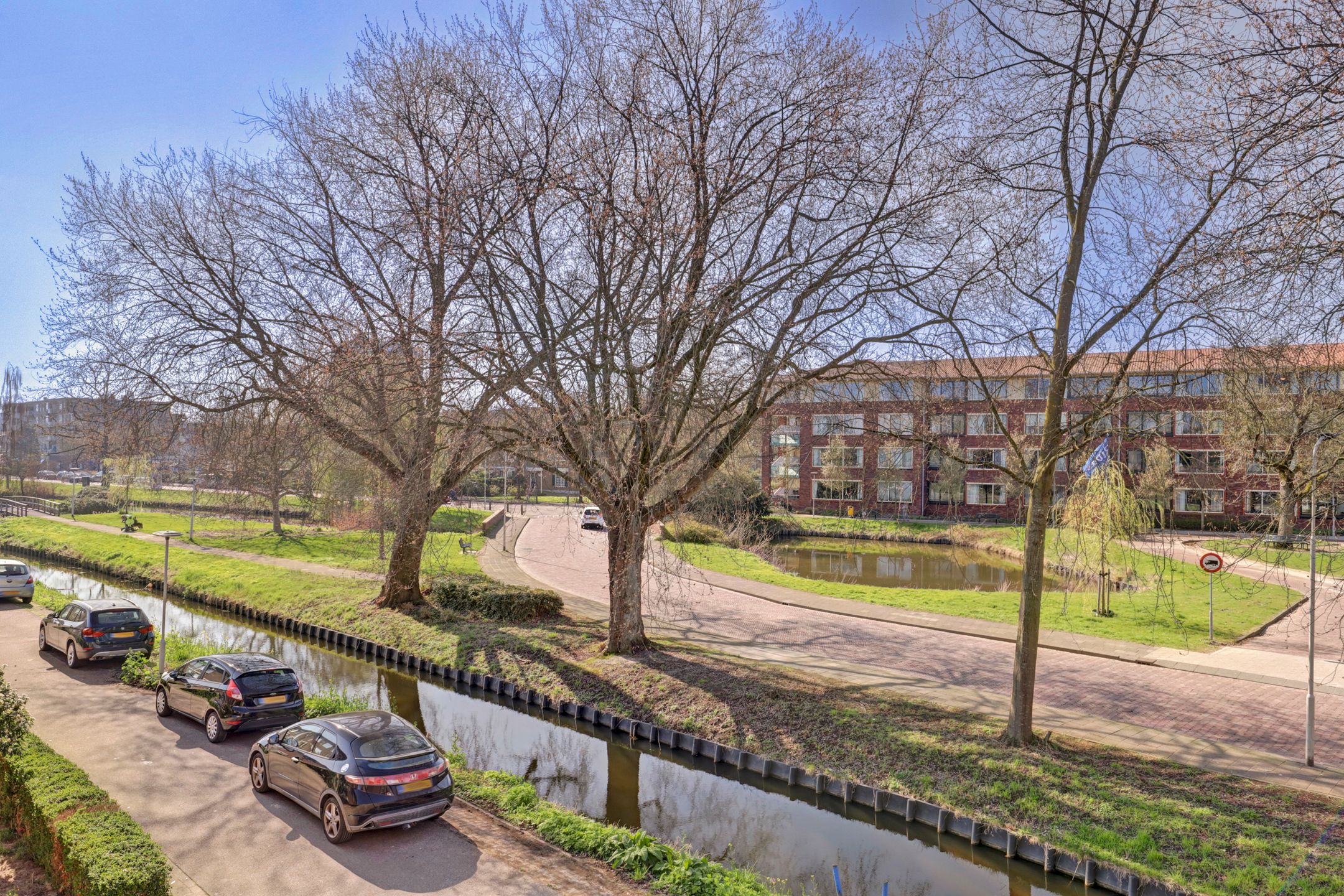Corner Maisonette with Three Bedrooms and Abundant Natural Light — 33