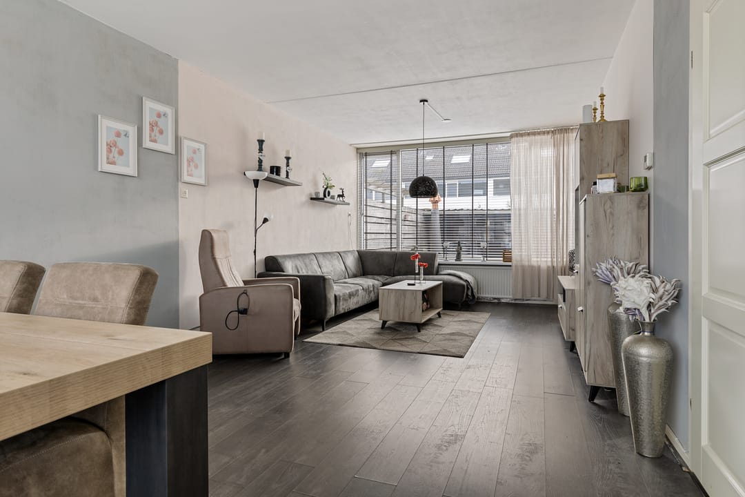 Spacious Four-Bedroom Family Home with Solar Panels in Child-Friendly Hoogezand — 7