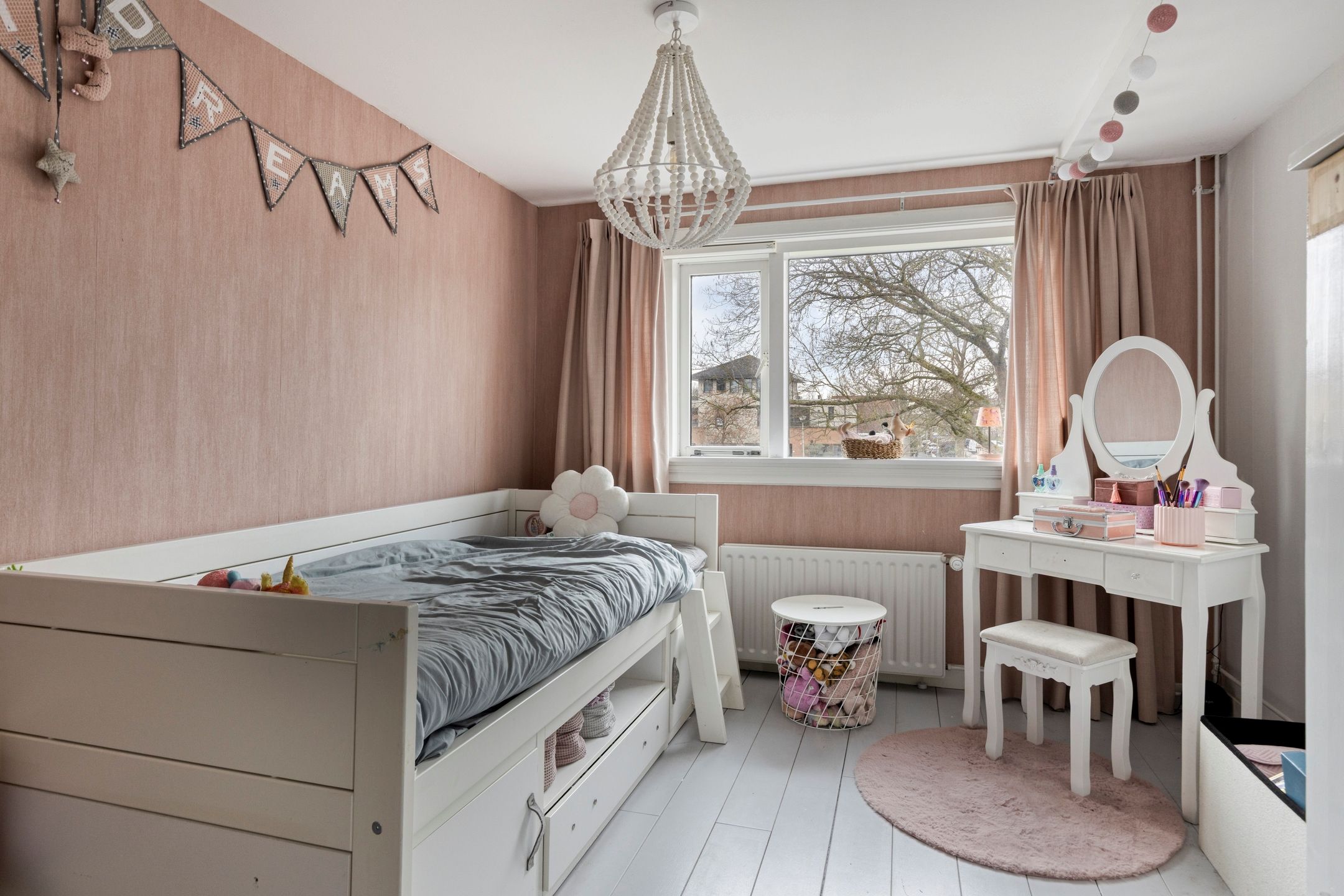 Charming corner house with character and authentic details — 15