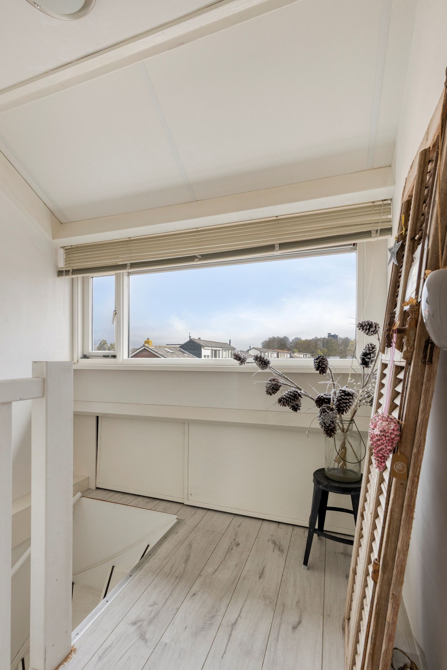 Charming corner house with character and authentic details — 25