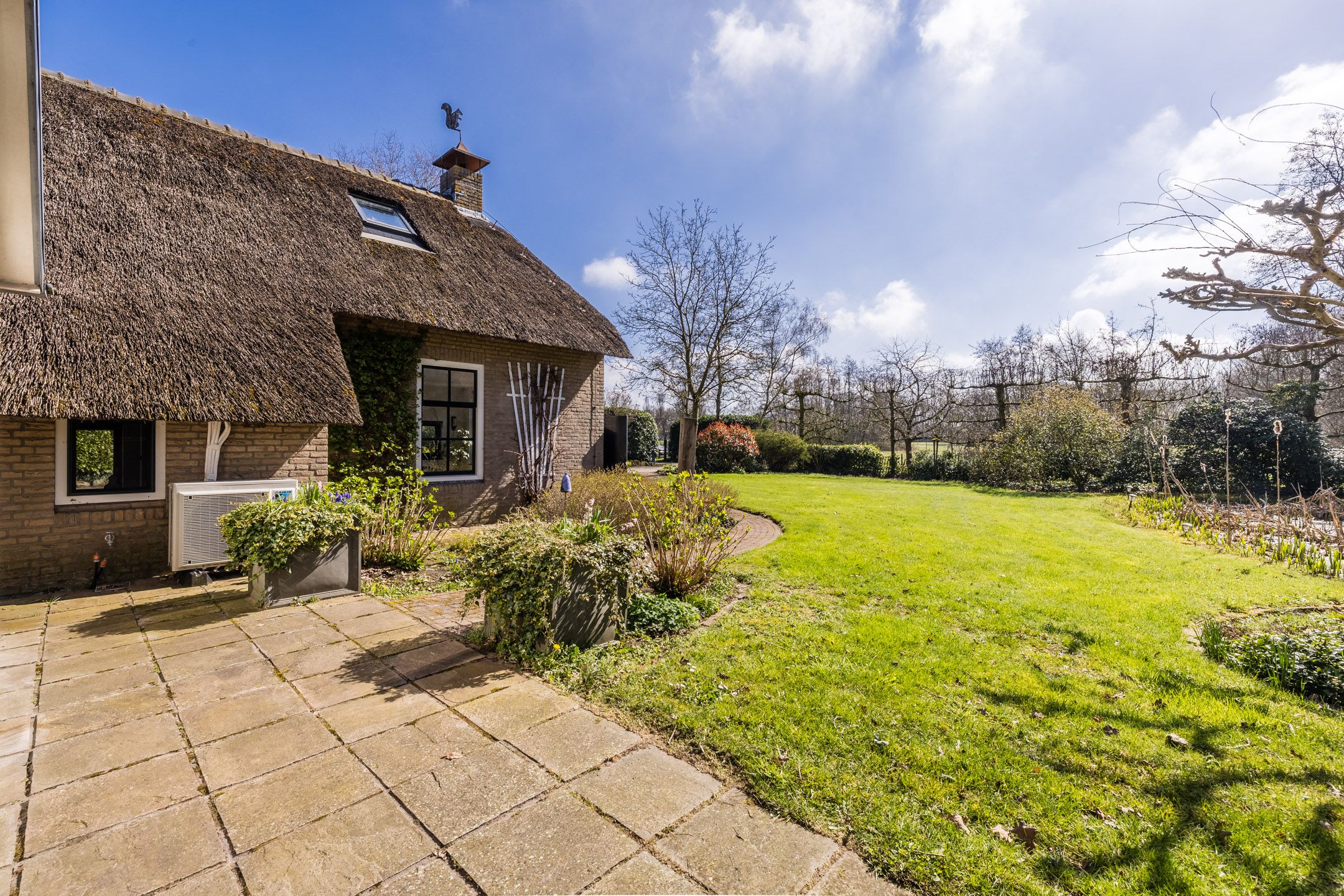 Thatched Farmhouse with Private Forest, Pool and Pond in Koekange — 51