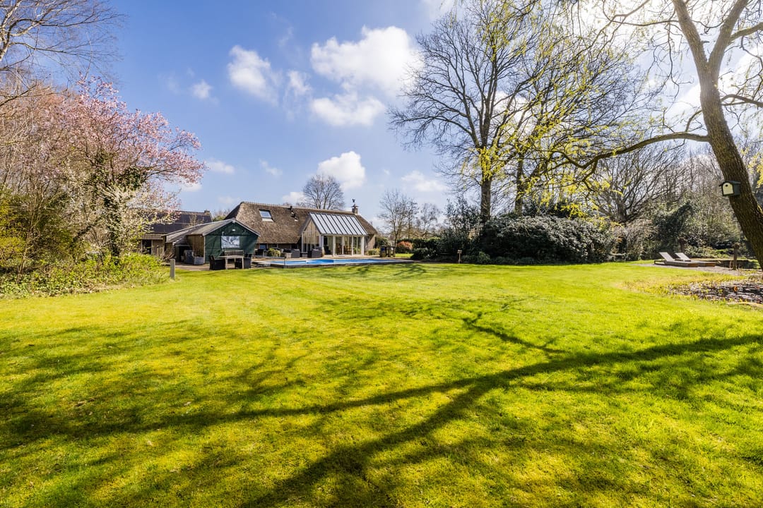 Thatched Farmhouse with Private Forest, Pool and Pond in Koekange — 61