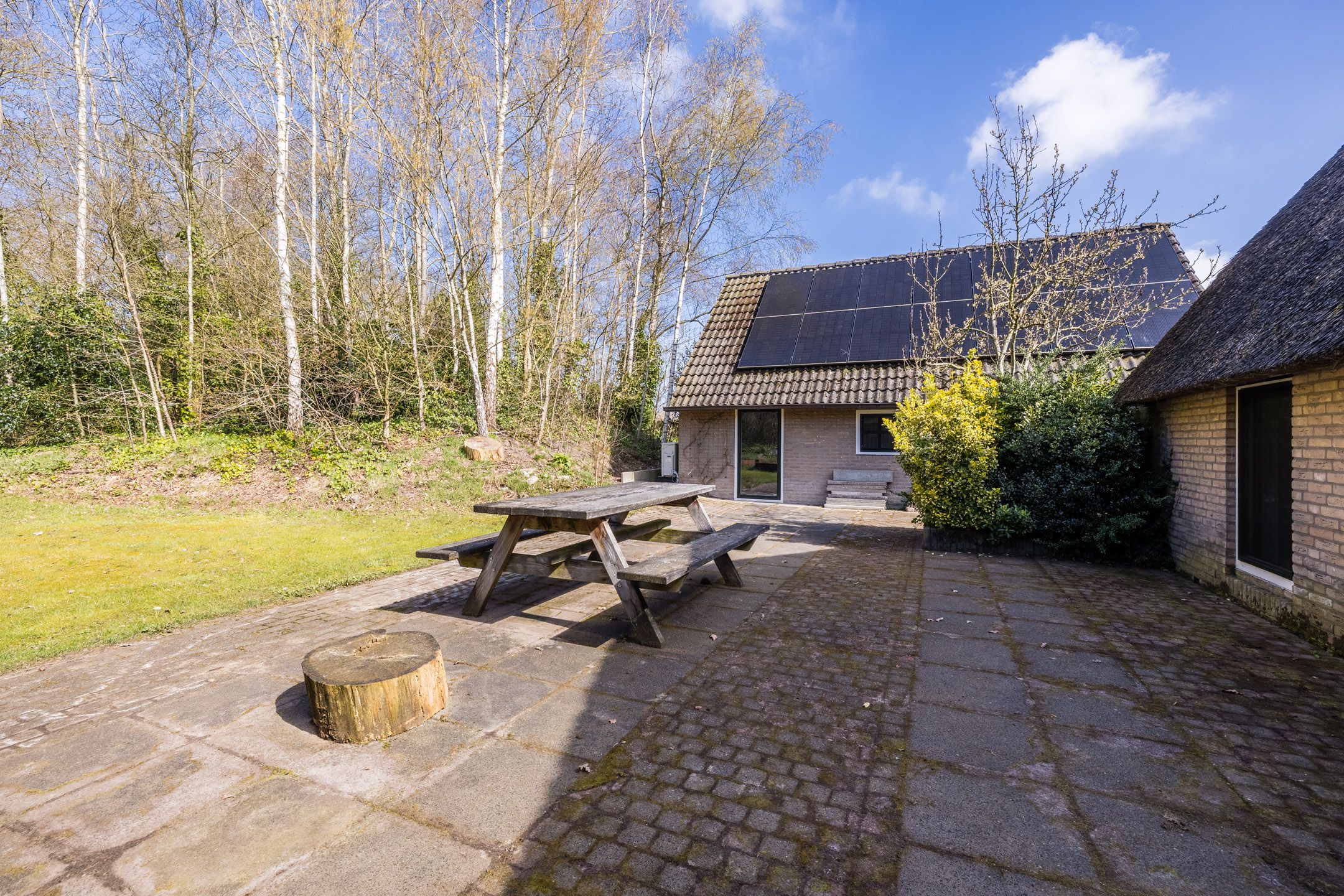 Thatched Farmhouse with Private Forest, Pool and Pond in Koekange — 60