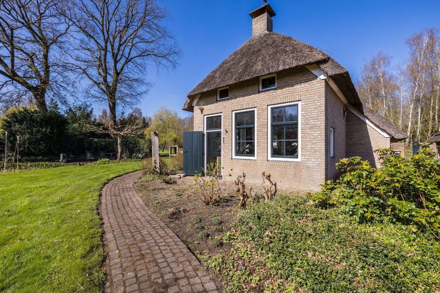 Thatched Farmhouse with Private Forest, Pool and Pond in Koekange — 50