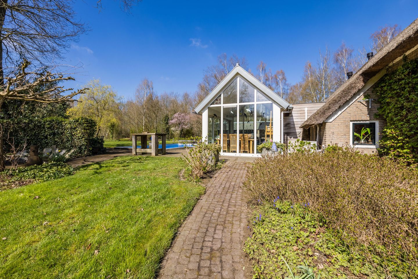 Thatched Farmhouse with Private Forest, Pool and Pond in Koekange — 55