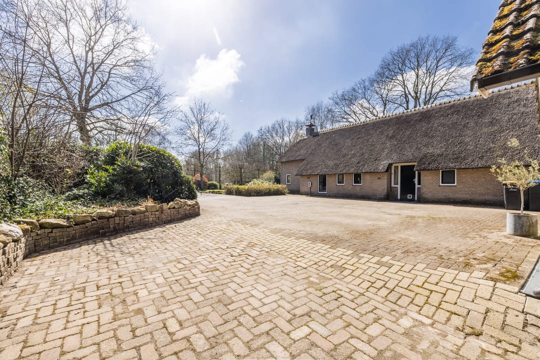 Thatched Farmhouse with Private Forest, Pool and Pond in Koekange — 52