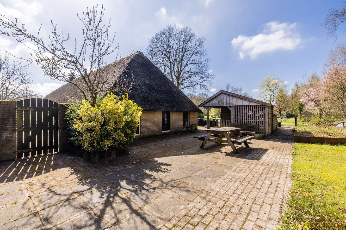 Thatched Farmhouse with Private Forest, Pool and Pond in Koekange — 59