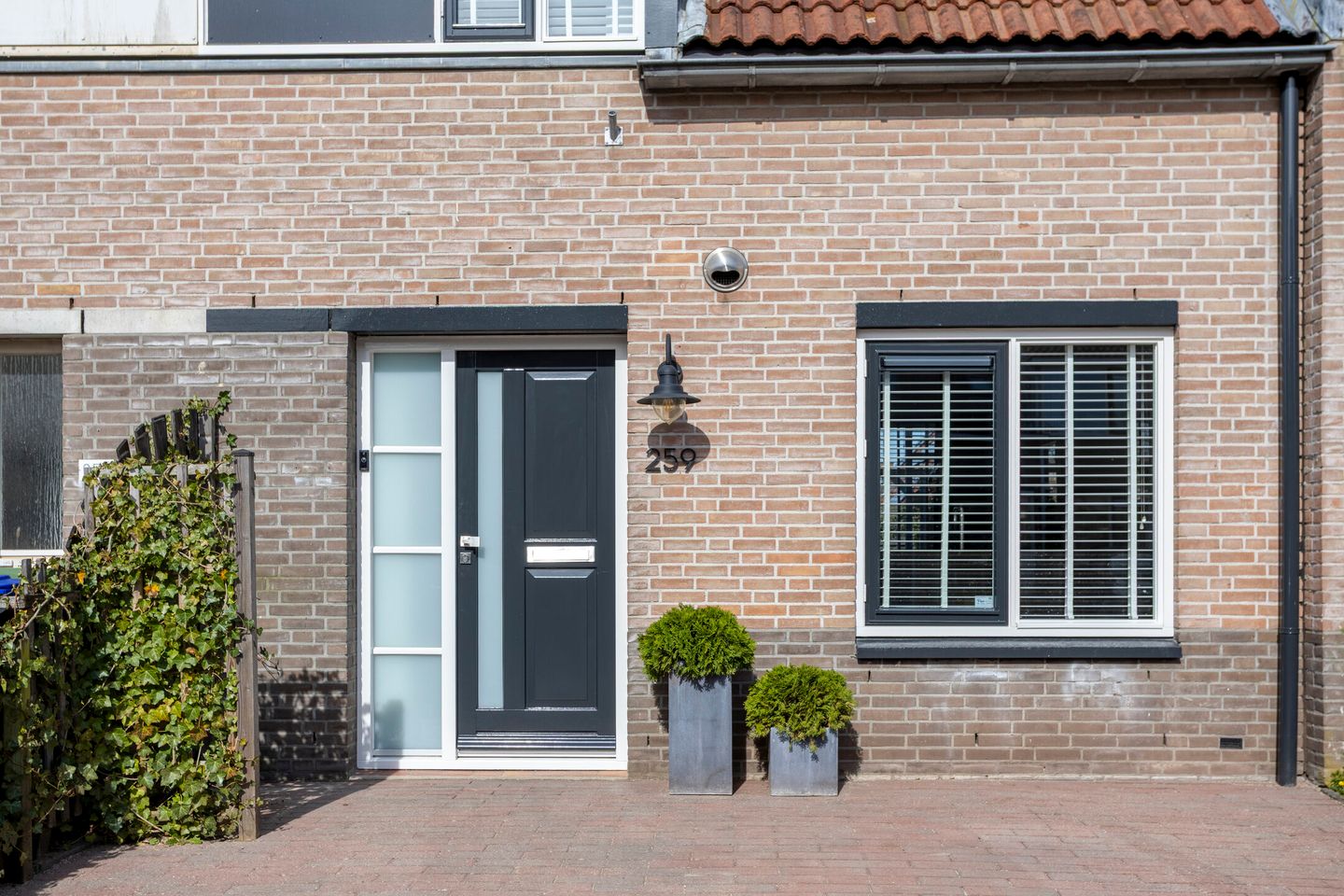 Move-in ready terraced house with sunny garden and private parking in Soest — 34