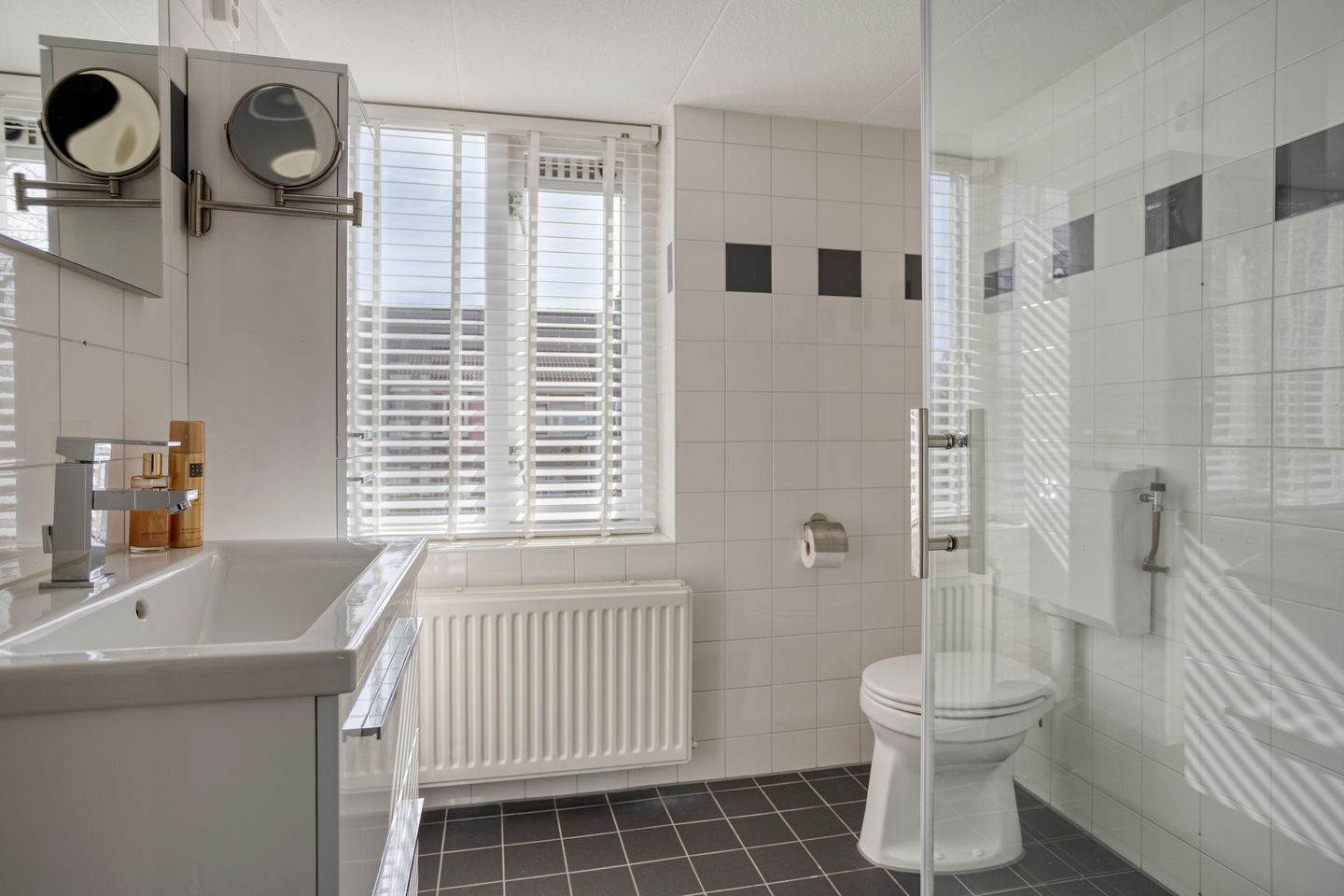 Move-in ready terraced house with sunny garden and private parking in Soest — 20