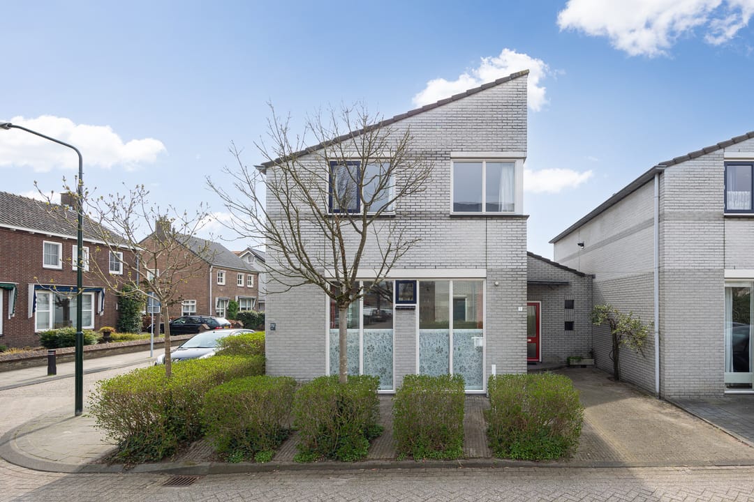 Photo 7 of Elisabeth Bas 1