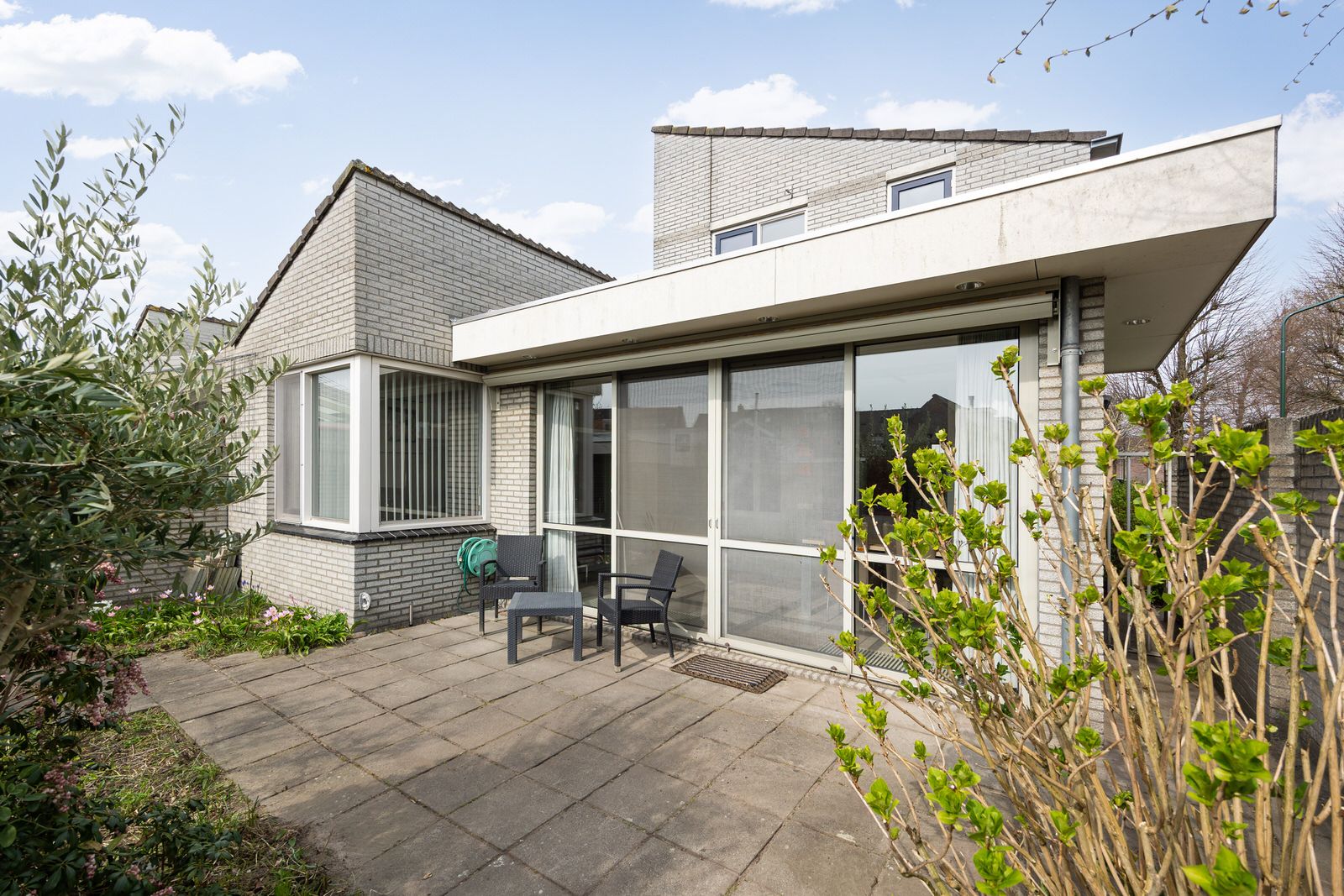 Photo 36 of Elisabeth Bas 1