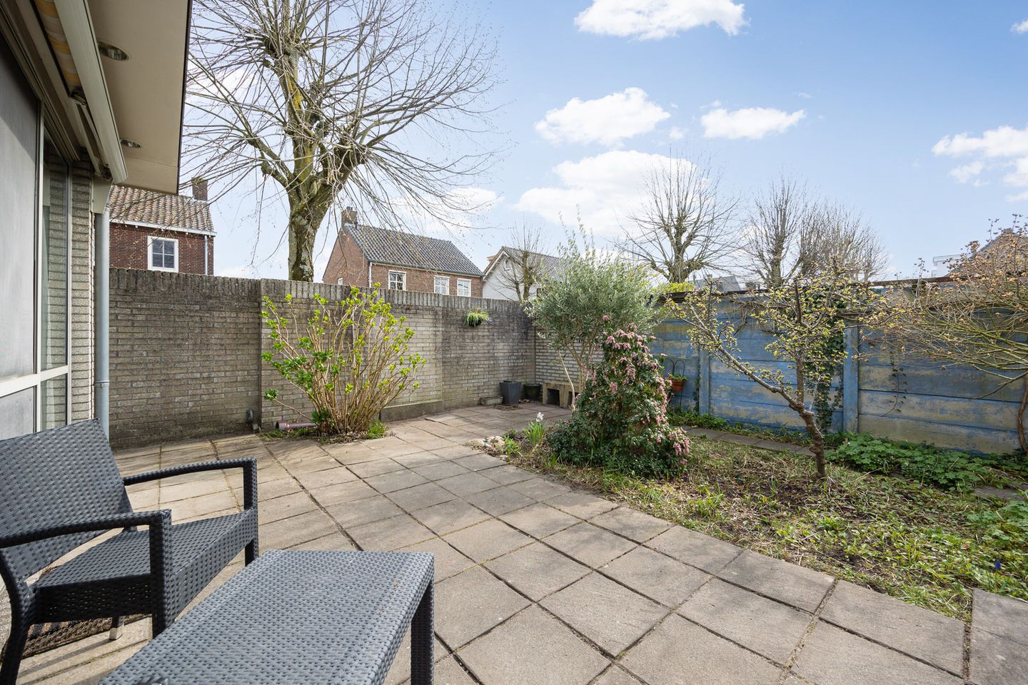 Photo 40 of Elisabeth Bas 1