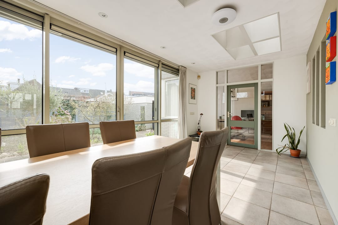 Photo 13 of Elisabeth Bas 1