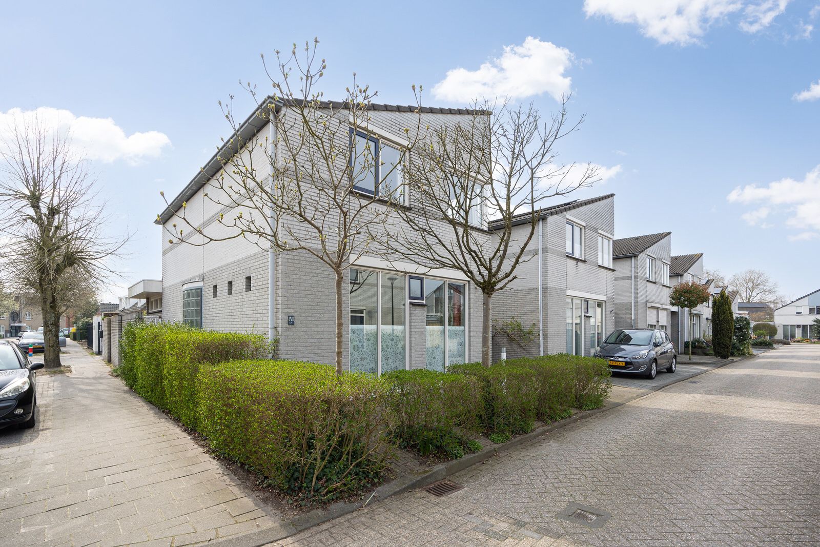 Photo 45 of Elisabeth Bas 1