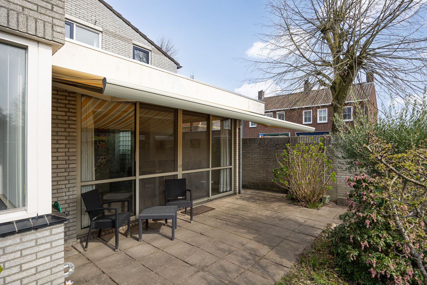 Photo 44 of Elisabeth Bas 1