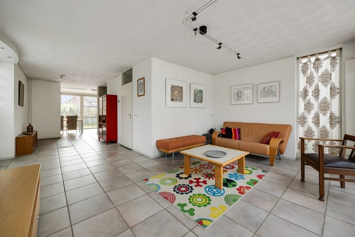 Photo 2 of Elisabeth Bas 1