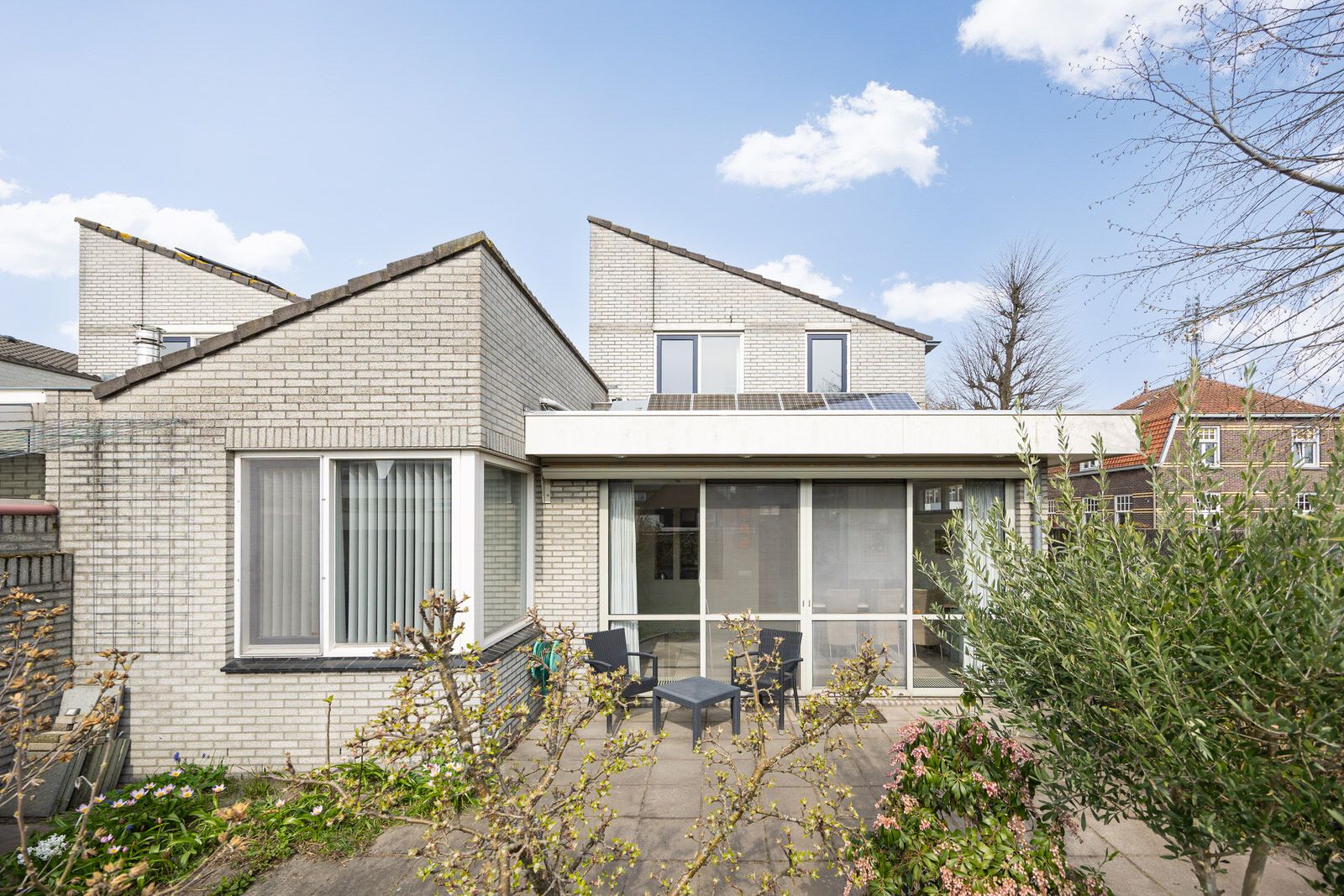 Photo 42 of Elisabeth Bas 1