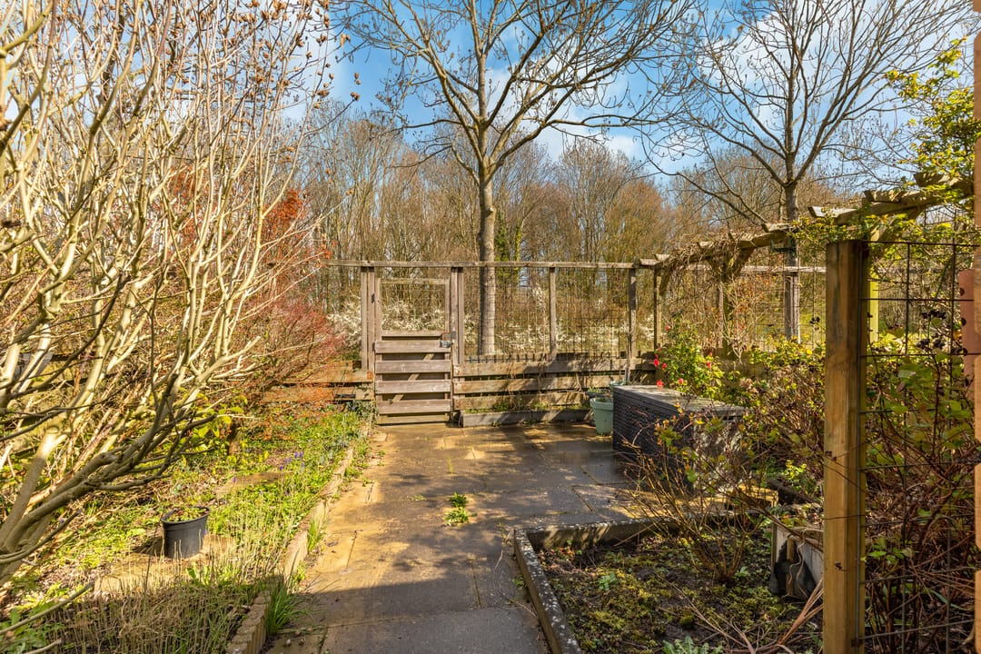 Age-Friendly Terraced Home with Garden Adjacent to Park in Hoofddorp — 22