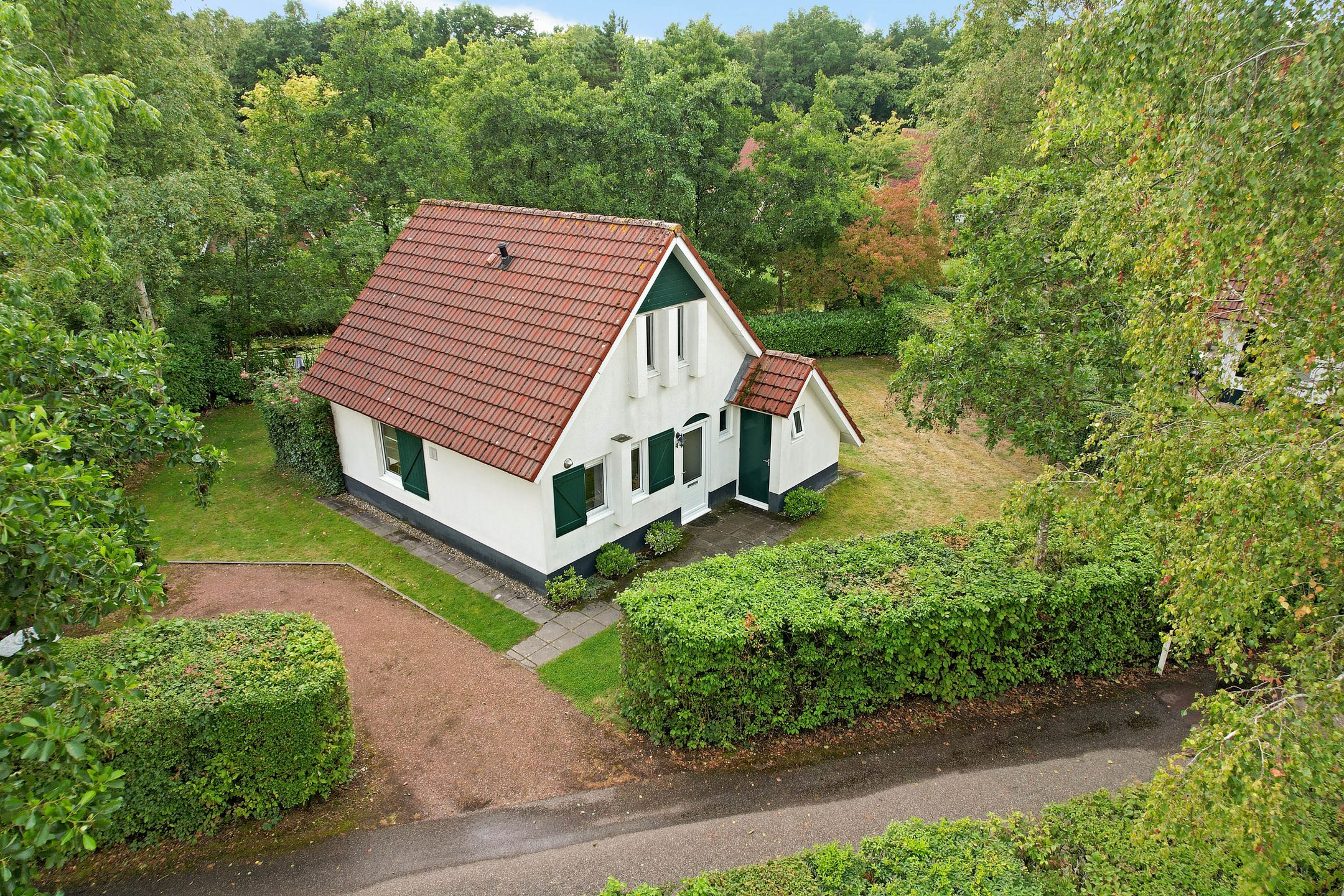 2-bedroom freehold villa in Sint Nicolaasga — photo 1 of 5