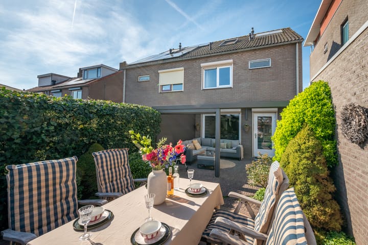 Photo 2 of Esdoornlaan 1-A