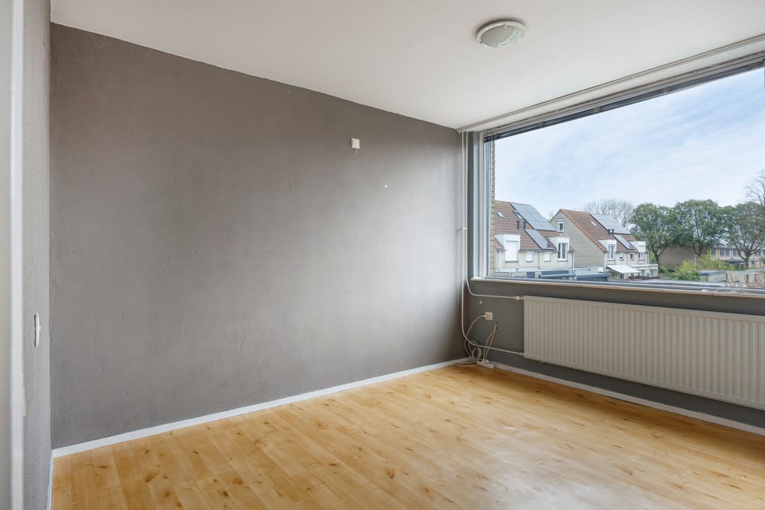 Spacious Family Home with Four Bedrooms and South-Facing Garden in Quiet Langdonk Neighborhood — 13