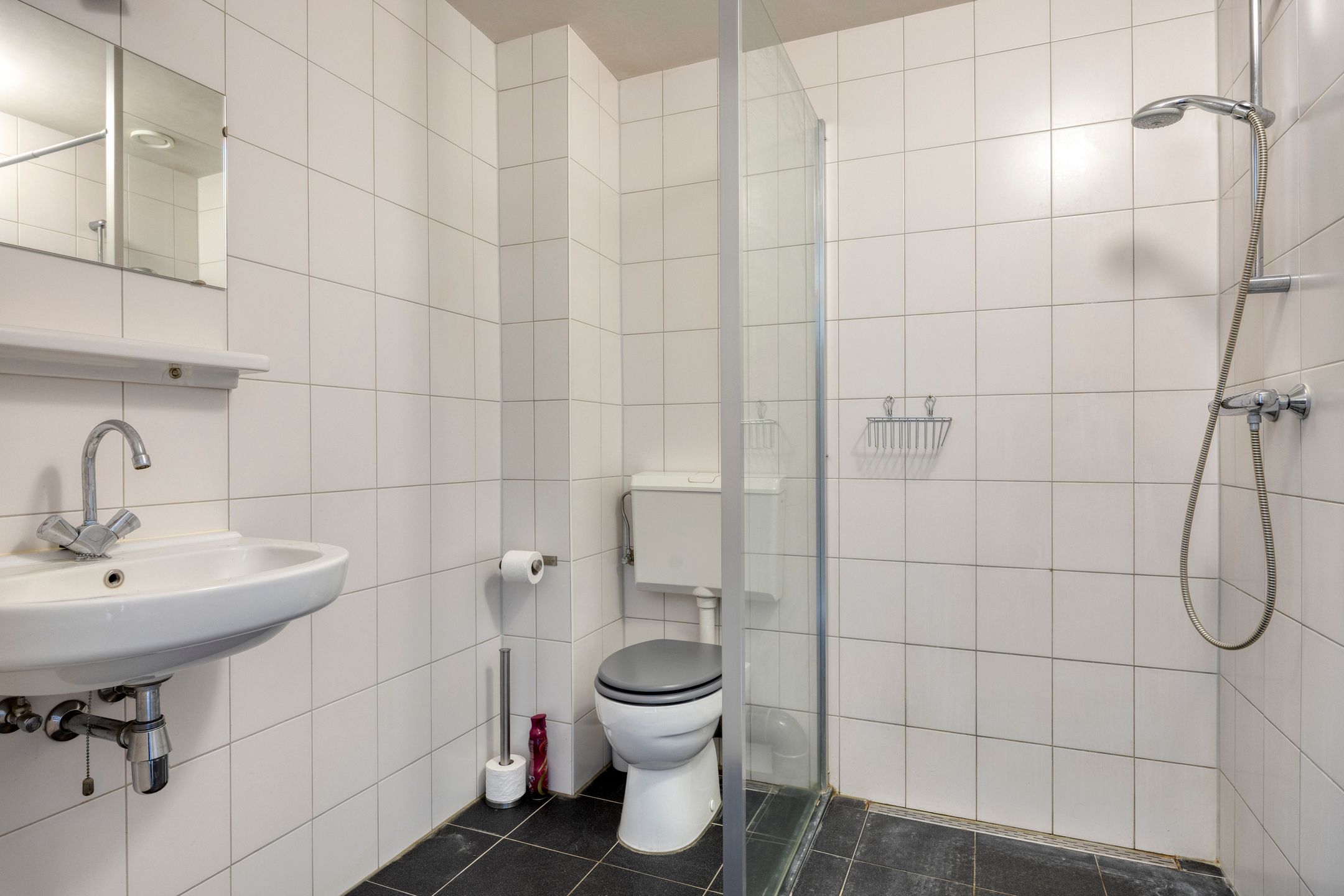 Spacious Family Home with Four Bedrooms and South-Facing Garden in Quiet Langdonk Neighborhood — 21