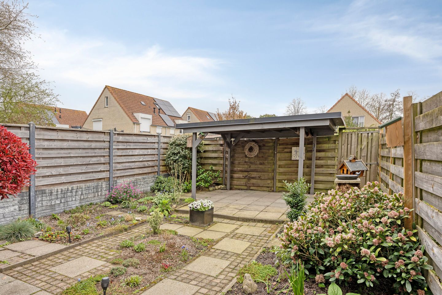 Spacious Family Home with Four Bedrooms and South-Facing Garden in Quiet Langdonk Neighborhood — 25