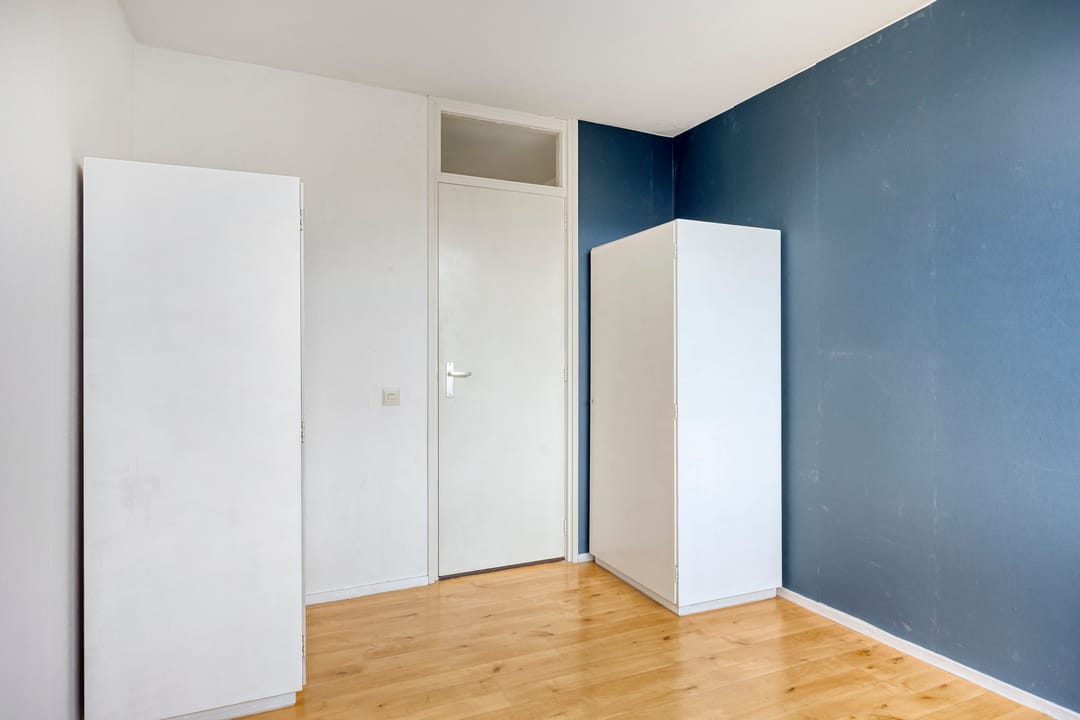 Spacious Family Home with Four Bedrooms and South-Facing Garden in Quiet Langdonk Neighborhood — 16